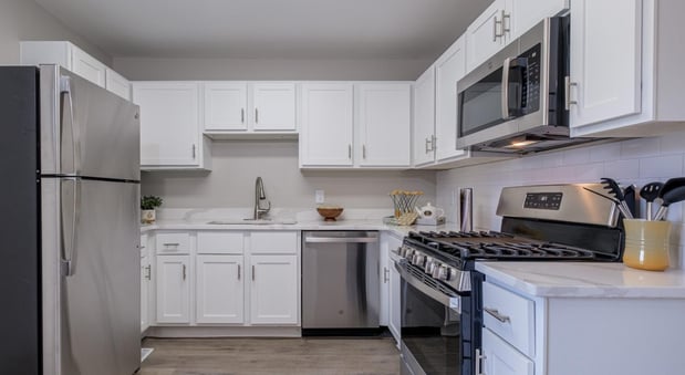 Images Heathermoor & Bedford Commons Apartments