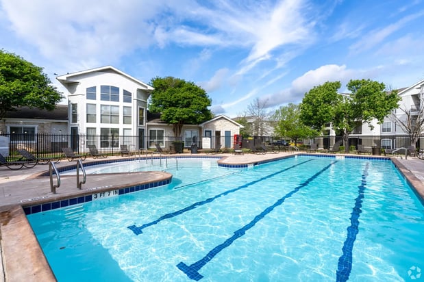 Images Lakeline Apartments