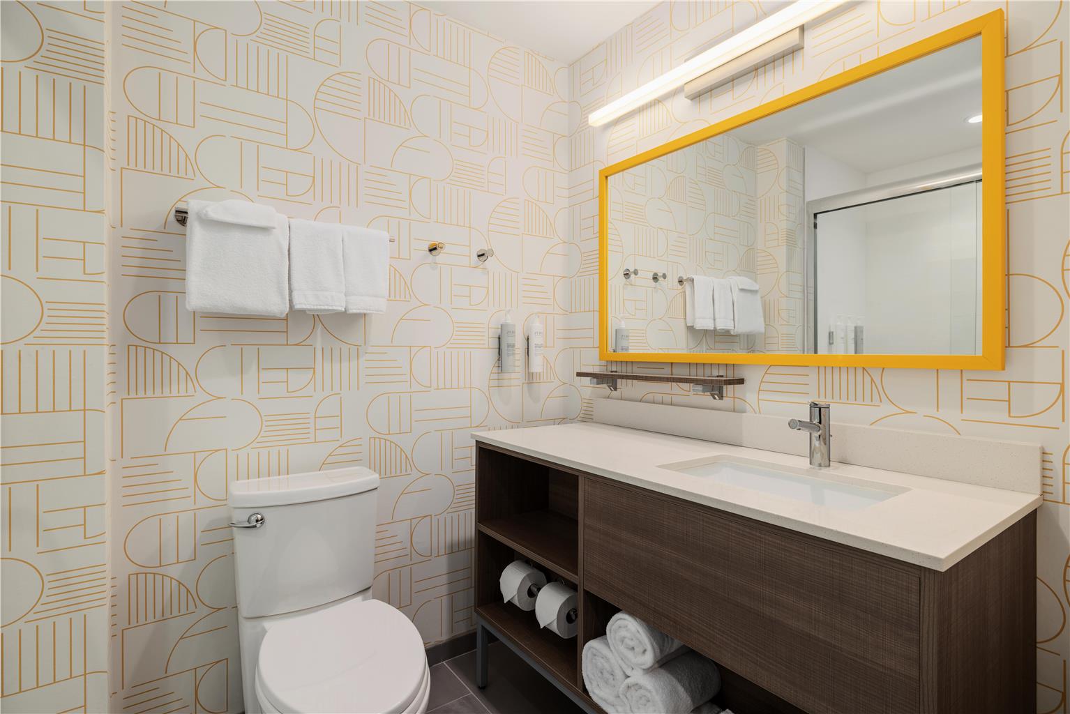 Guest room bath