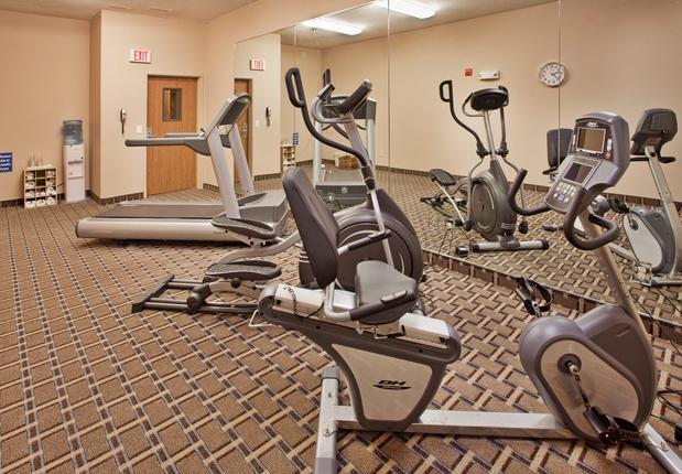 Images Holiday Inn Express & Suites Kansas City-Liberty (Hwy 152) by IHG