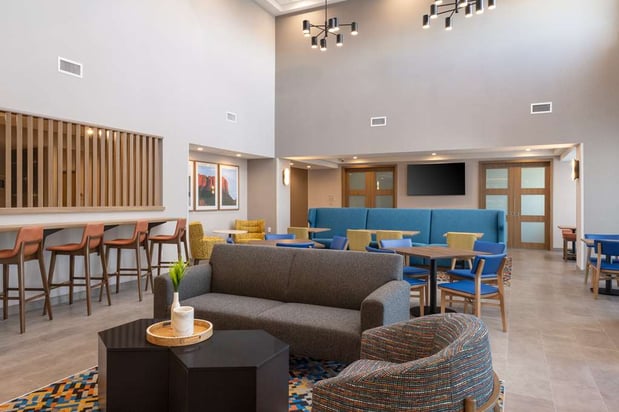 Images Hampton Inn and Suites by Hilton Cottonwood