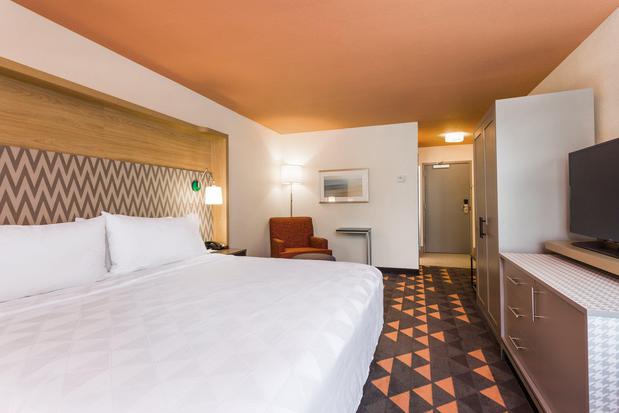 Images Holiday Inn Boone - University Area by IHG