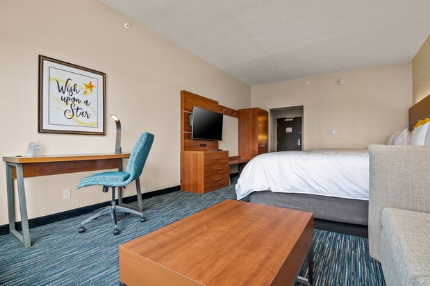 Images Holiday Inn Express & Suites Orlando - Lake Buena Vista by IHG