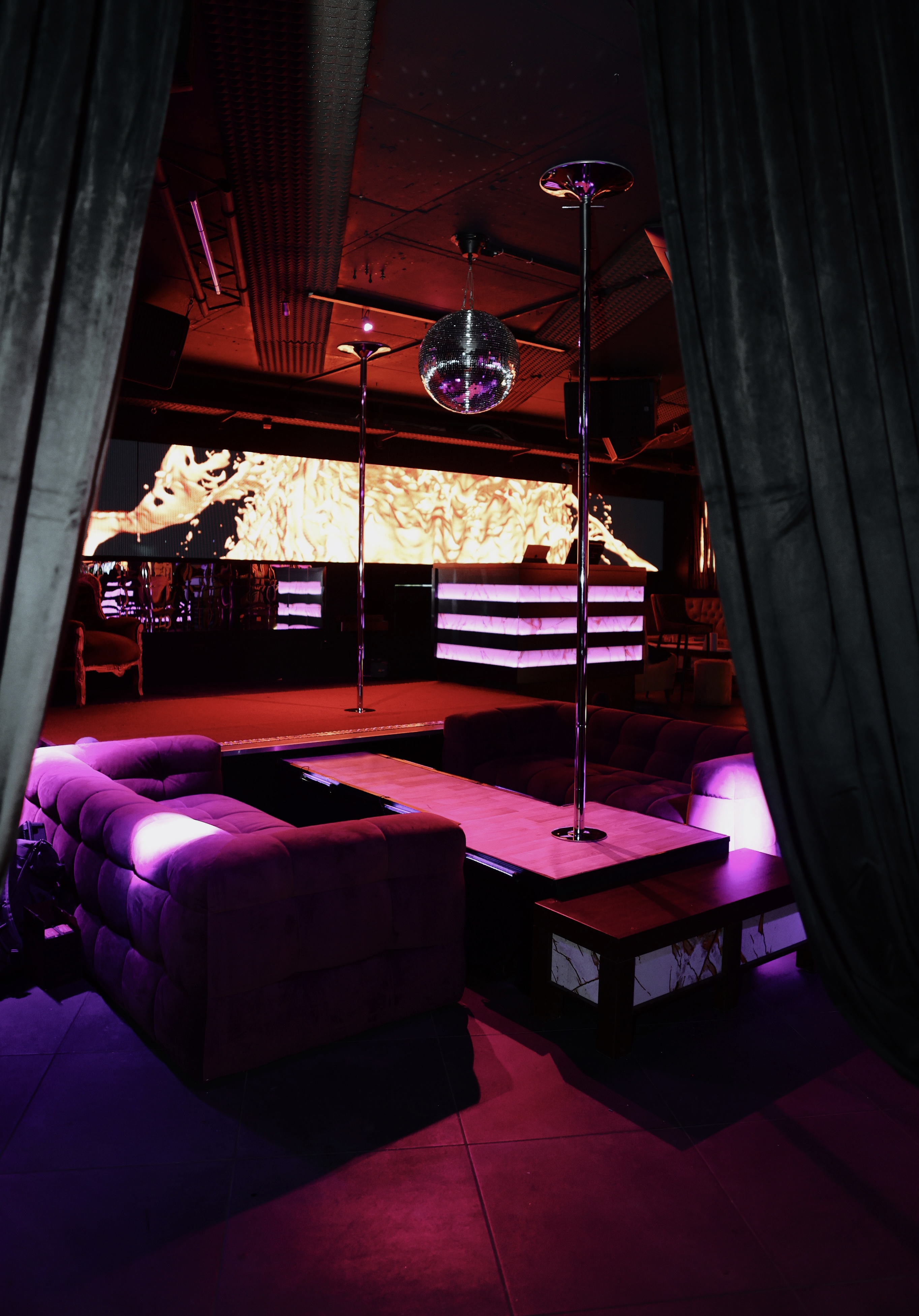 Bilder Crystal Club & Lounge | Stripclub | Tabledance | Live Shows | Nightclub