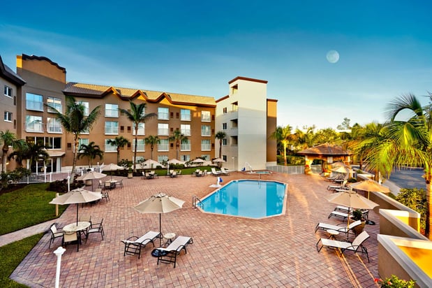 Images Holiday Inn Express & Suites Naples Downtown - 5th Avenue by IHG
