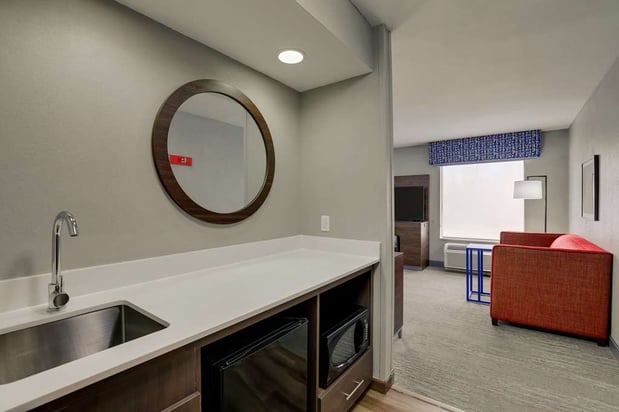 Images Hampton Inn & Suites St. Louis-Edwardsville