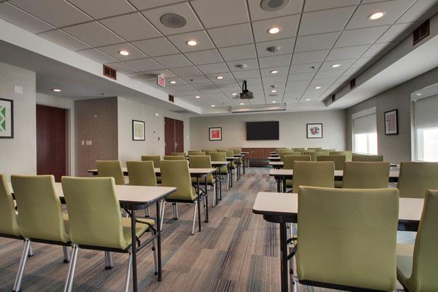 Images Holiday Inn Express & Suites Aurora - Naperville, an IHG Hotel