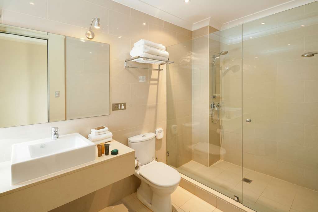 2 Bedroom Apartment - Main Bathroom Best Western Plus Hotel Stellar Sydney (02) 9264 9754