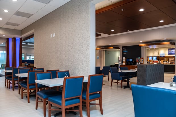 Images Holiday Inn Express & Suites Orlando - Lake Buena Vista by IHG