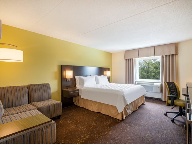 Images Holiday Inn Greensboro Coliseum by IHG