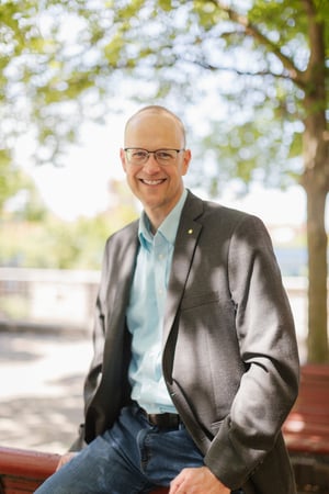 Images Henderberg Business Solutions, LLC