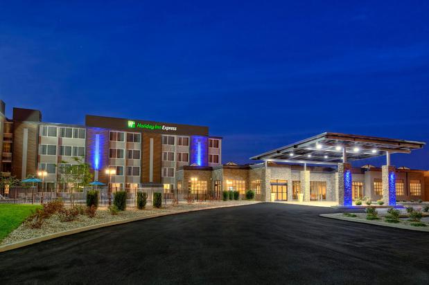 Images Holiday Inn Express Louisville Airport Expo Center by IHG