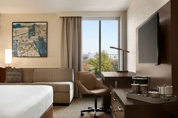 Images DoubleTree by Hilton McLean Tysons