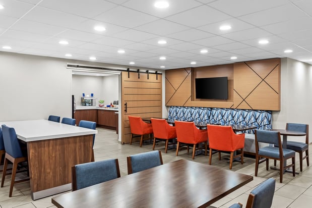 Images Holiday Inn Express & Suites Charleston-Southridge by IHG