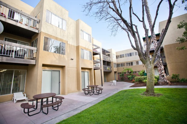 Images Oak Park Apartments