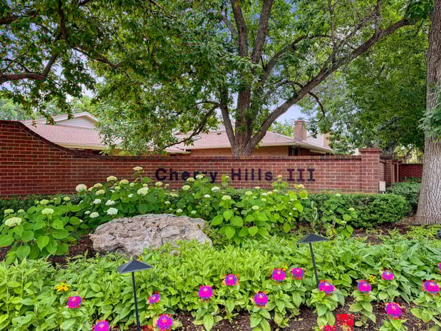Images Nicole Wadsworth, Realtor