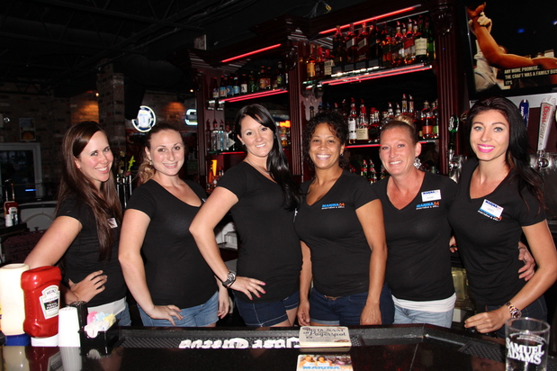 Images Marina 84 Sports Bar & Grill