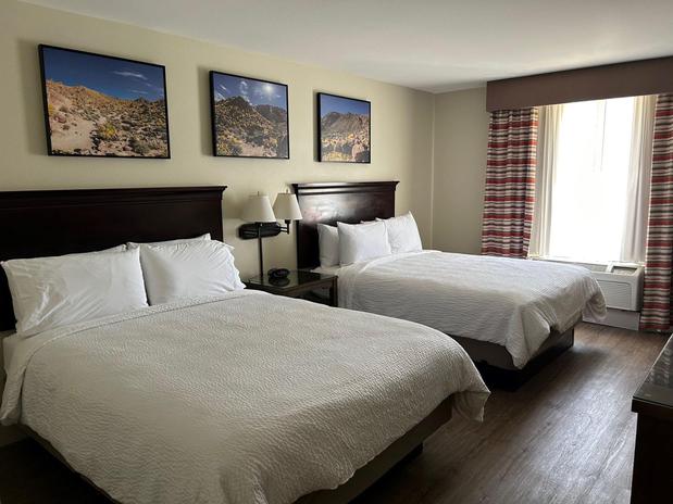 Images Holiday Inn & Suites Barstow, an IHG Hotel