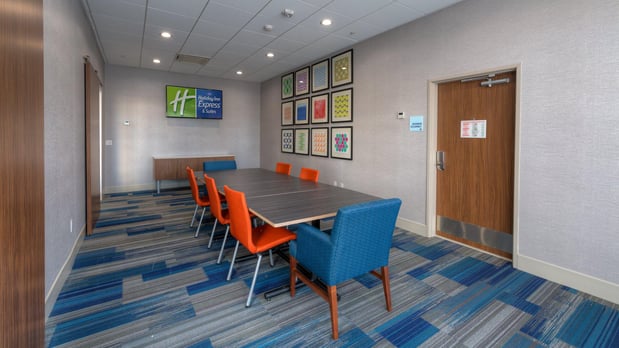 Images Holiday Inn Express & Suites Tulsa Midtown by IHG
