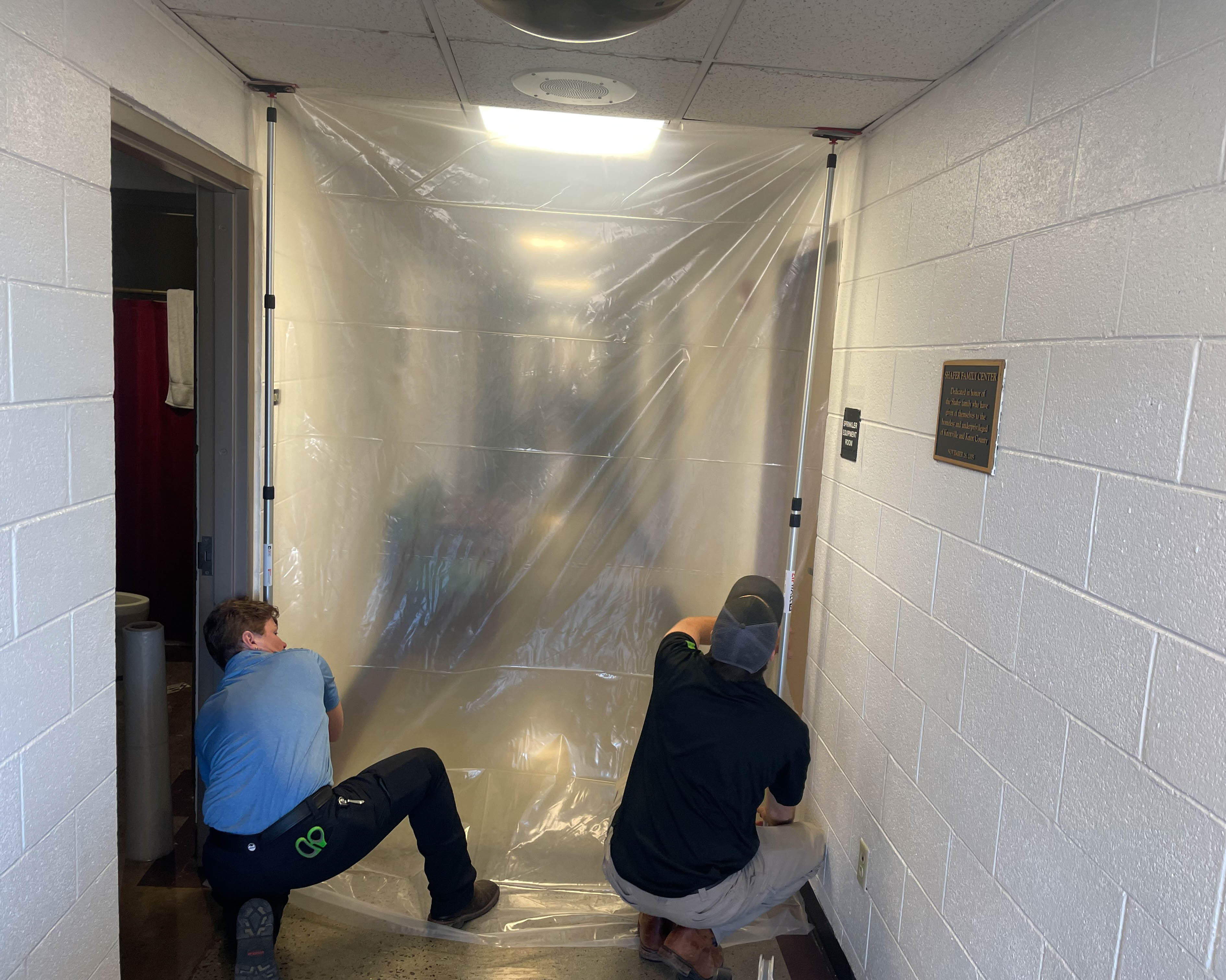 When containment barriers are used it lessens the clean up process and ensures that dust and any other debris is kept within the work area. It is important to call SERVPRO of North Knoxville for all mold remediation and cleanup needs.