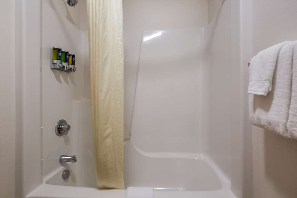 Guest Bathroom SureStay By Best Western Whittington Rend Lake Whittington (618)200-4116
