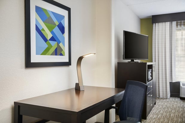 Images Holiday Inn Express & Suites Jacksonville SE- Med Ctr Area by IHG