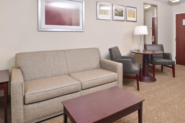 Images Holiday Inn Express & Suites Lafayette by IHG