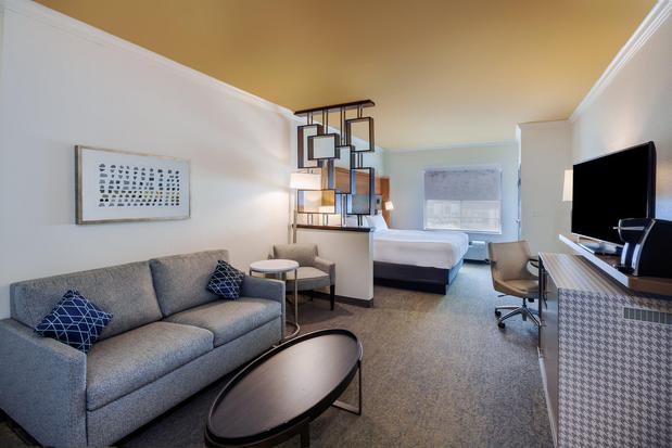 Images Holiday Inn & Suites McKinney - N Allen by IHG