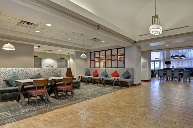 Images Hampton Inn & Suites Newark-Harrison-Riverwalk