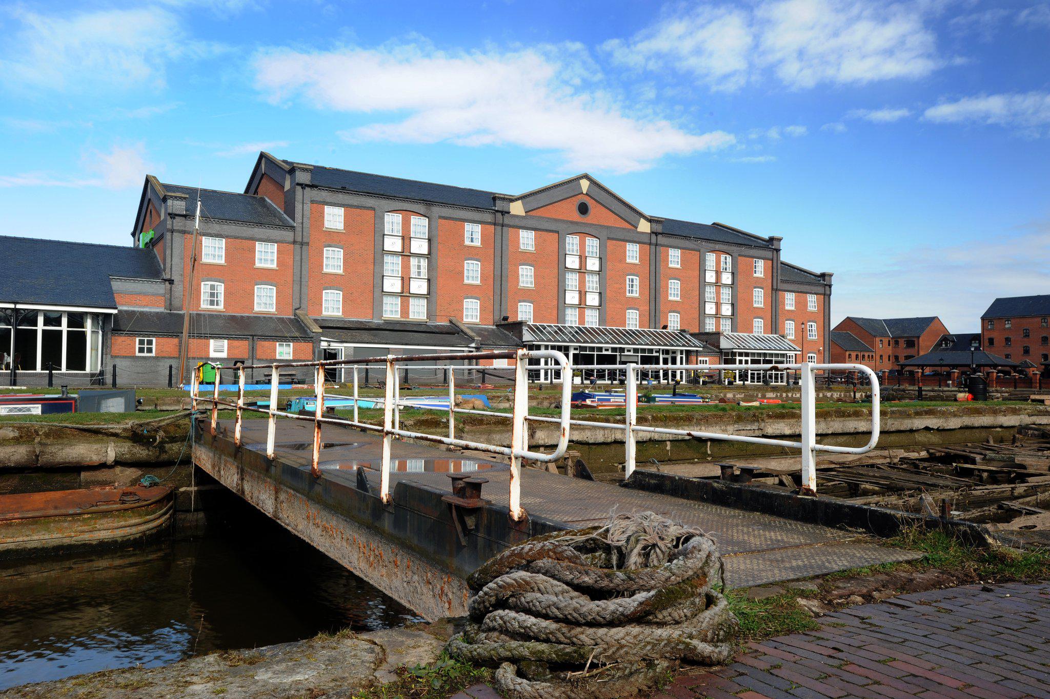 Holiday Inn Ellesmere Port - Cheshire Oaks, an IHG Hotel Ellesmere Port 01513 568111