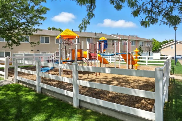 Images Oakstone Apartments