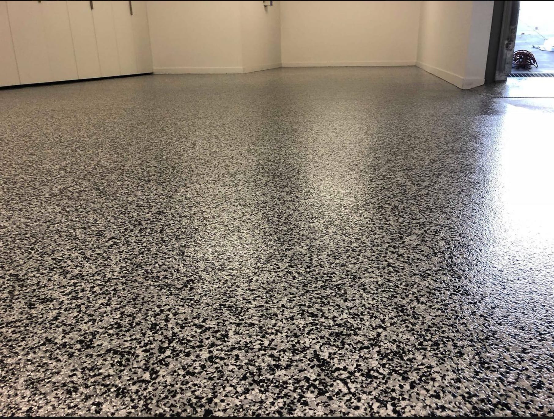 NiSe - Concrete Coatings offers high-quality flake flooring solutions designed for durability and style. Our expertly applied coatings provide a seamless and textured finish that enhances both residential and commercial spaces. With a focus on strength and visual appeal, we deliver flooring that stands the test of time.