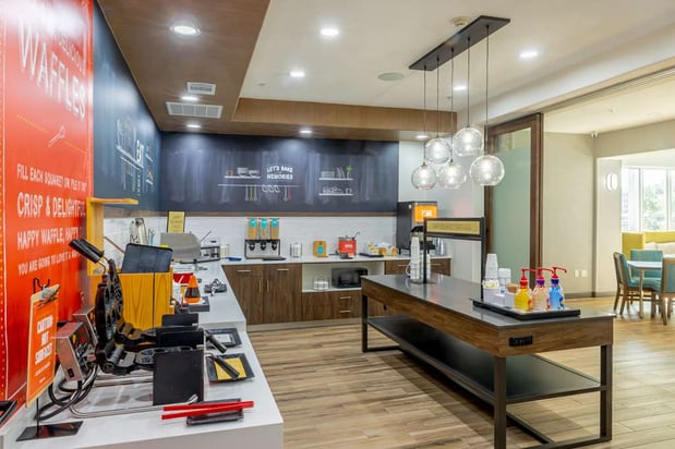 Images Hampton Inn & Suites Cleburne