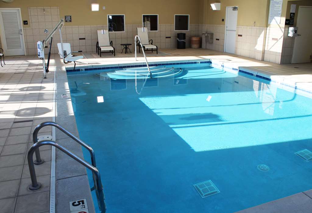 Pool Hampton Inn & Suites Charlotte-Airport Charlotte (704)394-6455