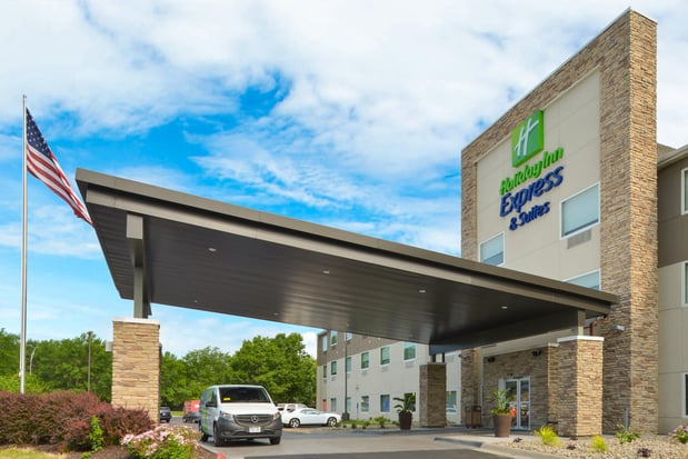 Images Holiday Inn Express & Suites Omaha - 120th And Maple by IHG