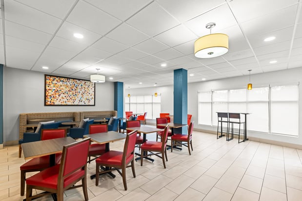 Images Holiday Inn Express & Suites Savannah - Midtown by IHG