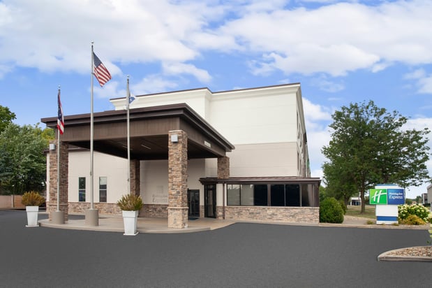 Images Holiday Inn Express Cleveland Airport - Brook Park by IHG