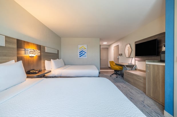 Images Holiday Inn Express & Suites Kansas City Airport by IHG
