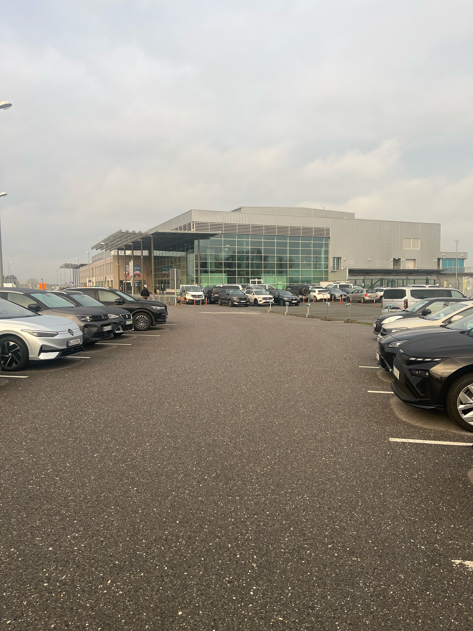 SIXT Autovermietung Weeze/Niederrhein Flughafen, Flughafen-Ring 1 in Weeze
