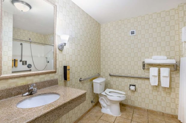Images Best Western Plus Waynesboro Inn & Suites Conference Center