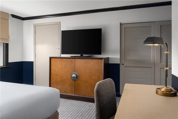 Images Hilton Orrington/Evanston