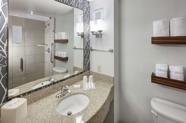 Images Hilton Garden Inn Lake Forest Mettawa