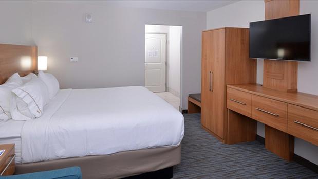 Images Holiday Inn Express & Suites Lexington - Hamburg Area by IHG