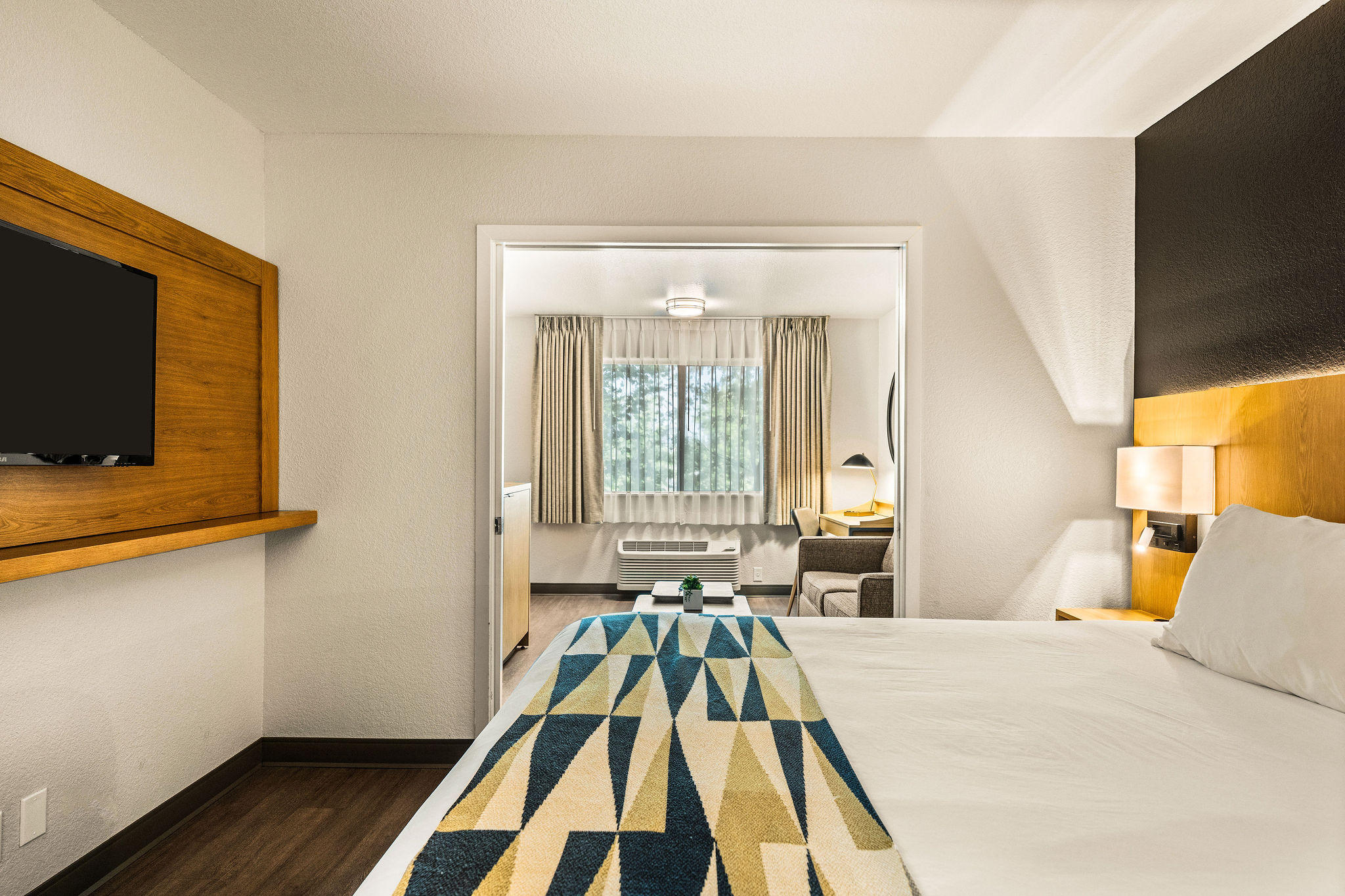 Oxford Suites Redding Guestrooms