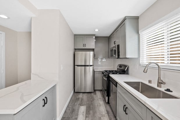 Images Hamilton Courtyard Apartments
