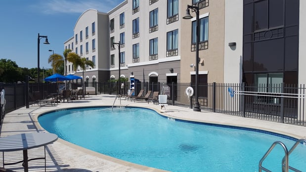 Images Holiday Inn Express & Suites Tampa -Usf-Busch Gardens by IHG