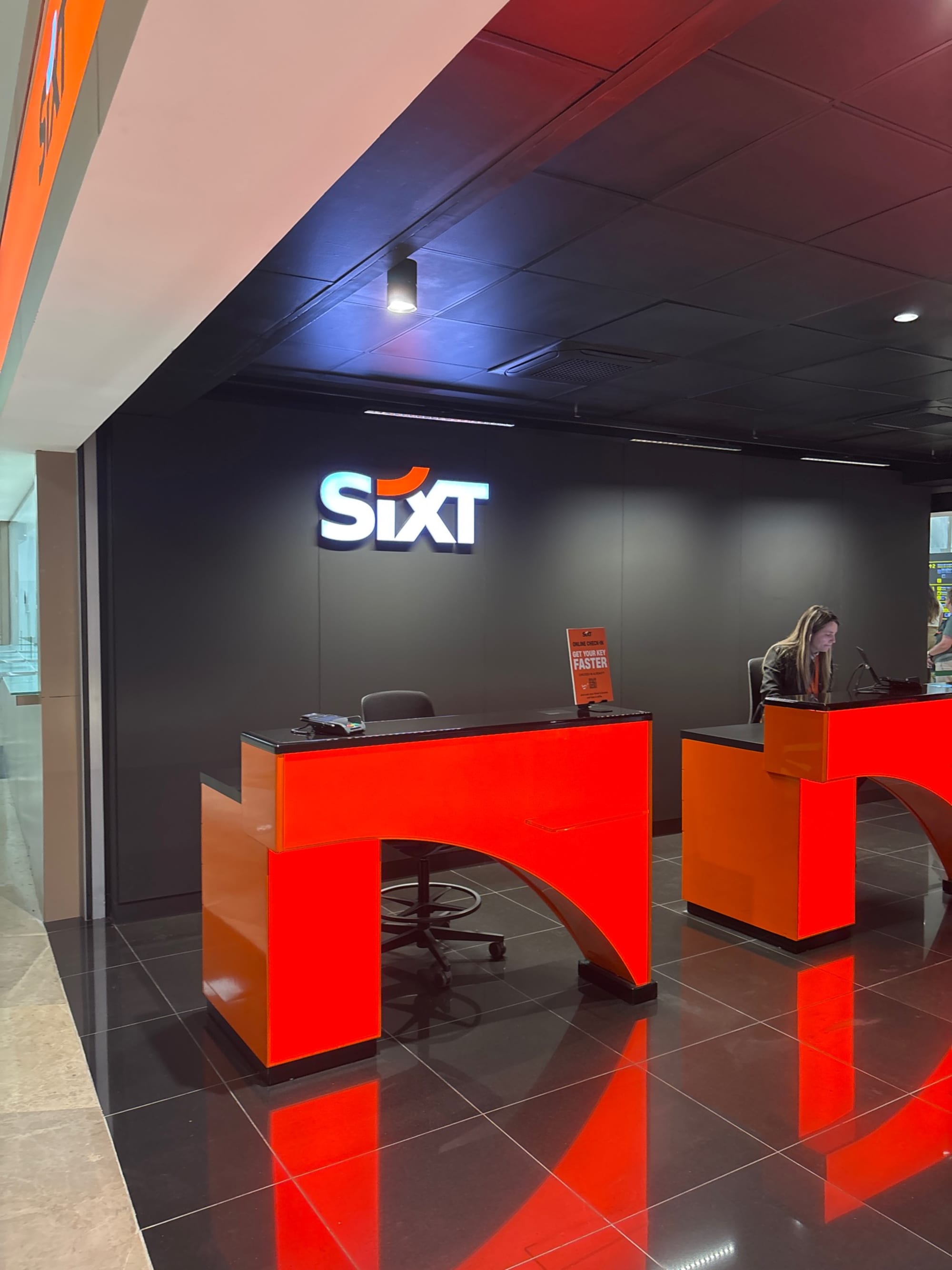 SIXT Alquiler de Coches - Valencia Aeropuerto (VLC) 6