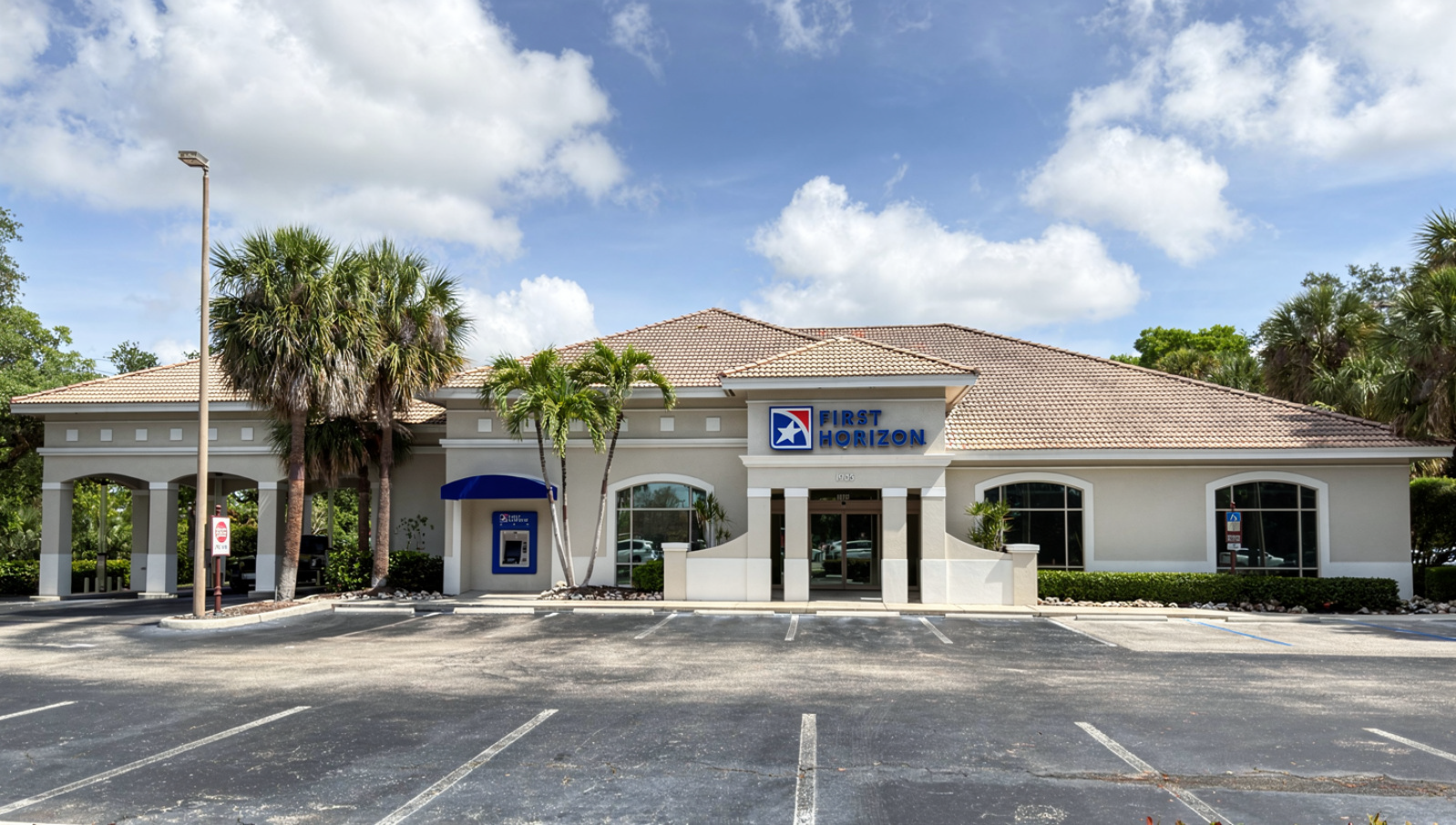 First Horizon Bank - Naples, FL - Pine Ridge Rd