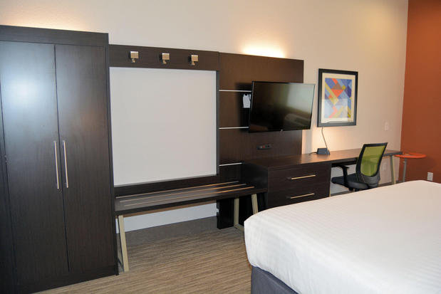 Images Holiday Inn Express & Suites Abilene by IHG
