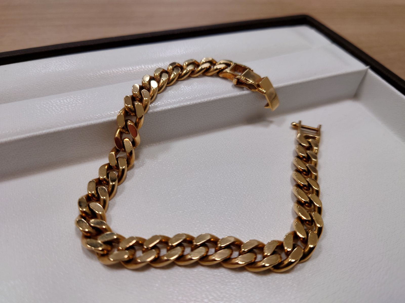 Images KOMEHYO（コメ兵）買取センター南森町